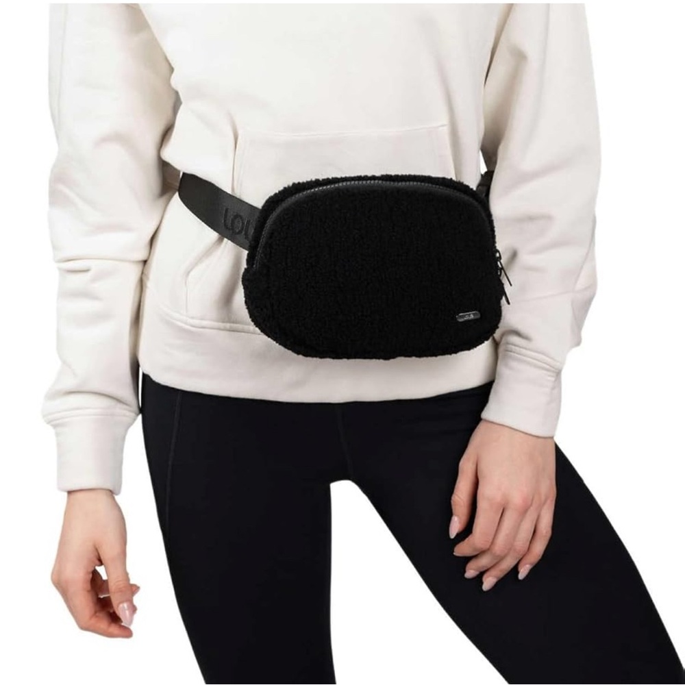 Nwt. LOLE waist bag